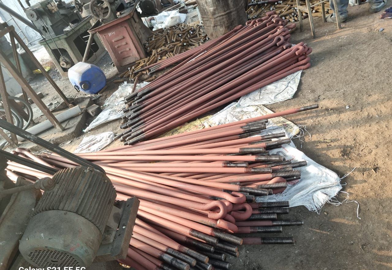 Eye end anchor rods with forged loop and rolled thread, red oxide primed